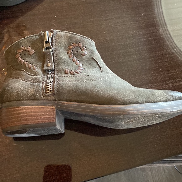 OTBT Booties - Picture 2 of 4